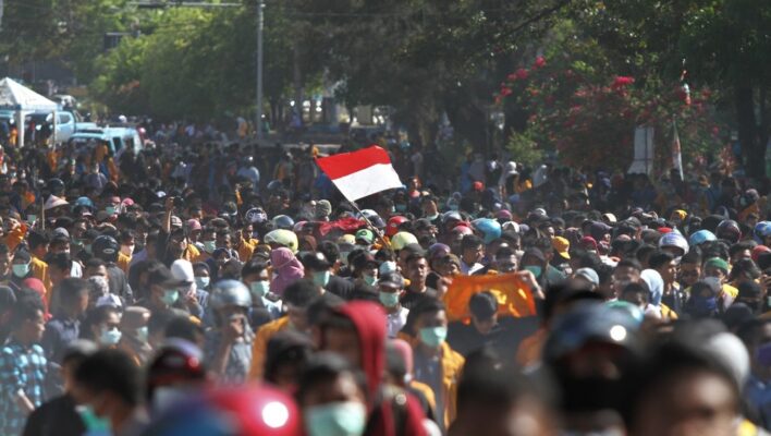 Tips Memotret Aksi Massa