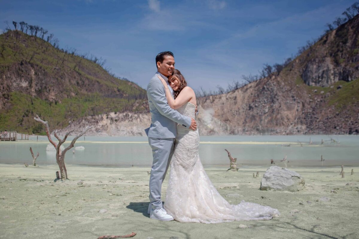 Jasa Foto Prewedding di Kawah Putih