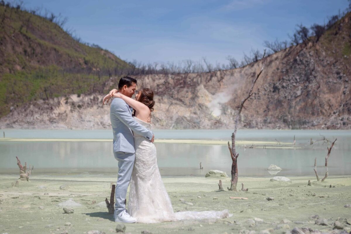 Jasa Foto Prewedding di Kawah Putih