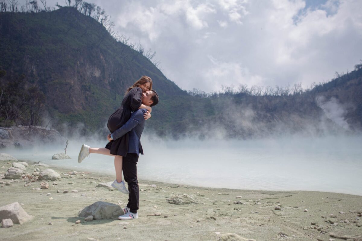 Jasa Foto Prewedding di Kawah Putih